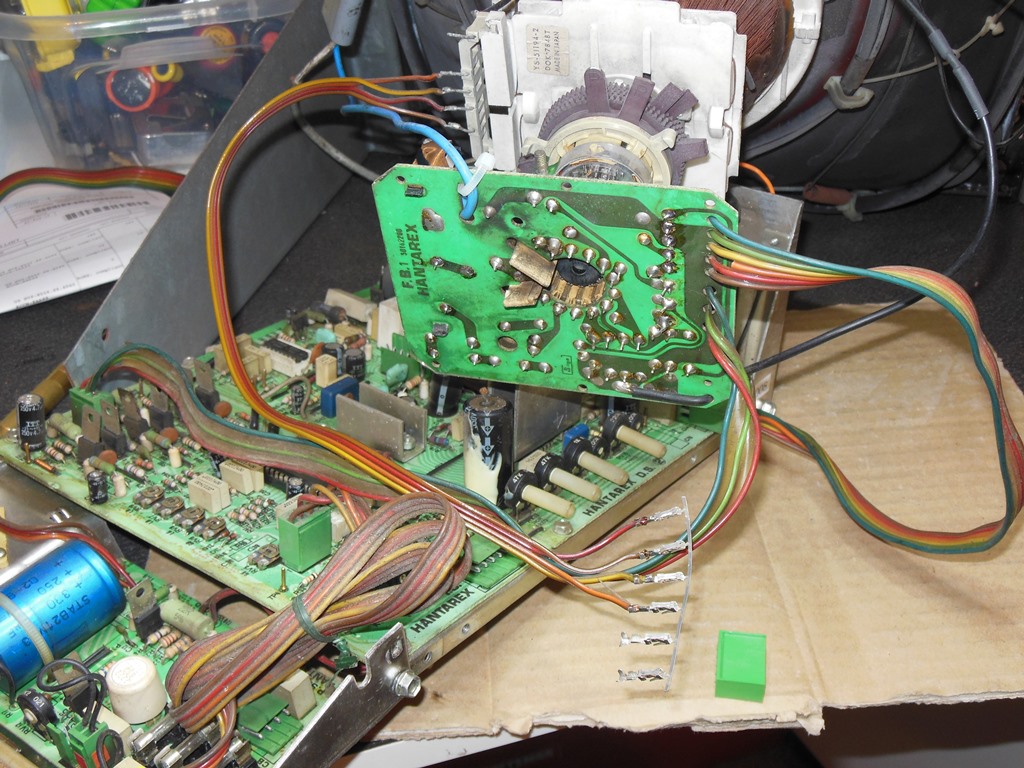 AMP connector pinning