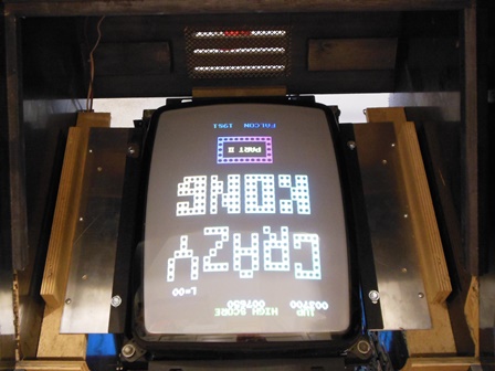 Monitor mounted, front