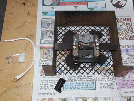 Fan connector assembly