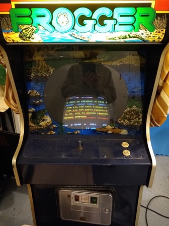 Zaccaria Frogger upright - power on
