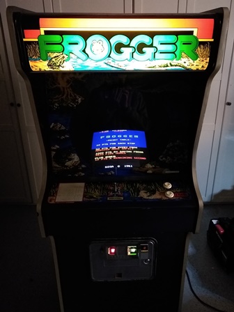 Zaccaria Frogger upright - centre, dark