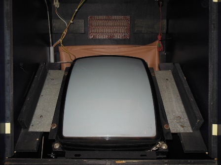 Monitor CRT, cleaned