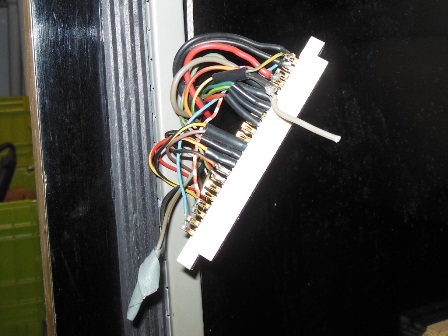 Conversion edge connector