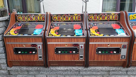 Row of Zaccaria mini bar top cabinets
