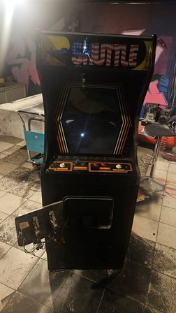 Shuttle cabinet with Zaccaria vector game internals